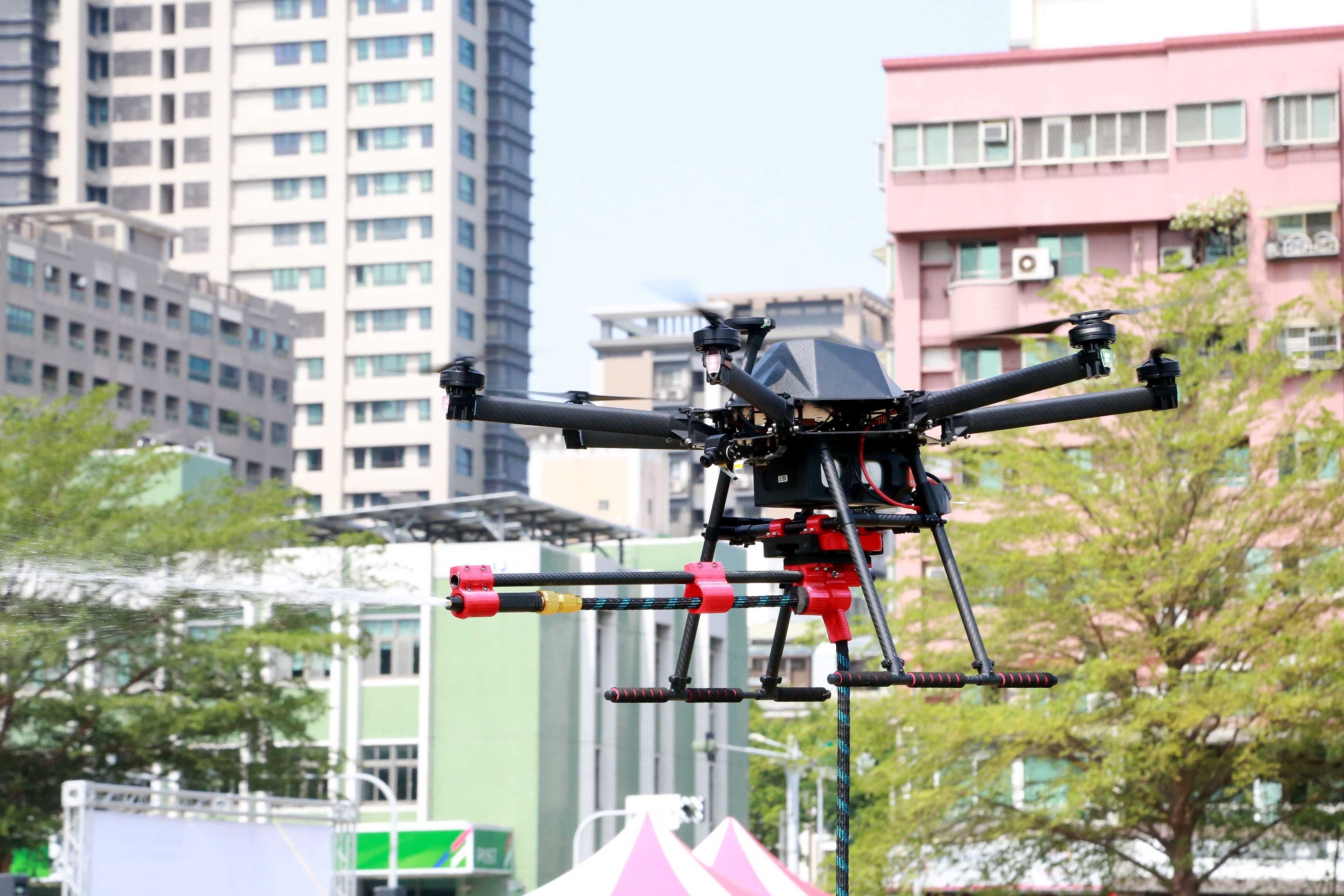 台南無人機消防救災研發改良應用成果發表 黃偉哲期勉精益求精 守護市民生命財產安全