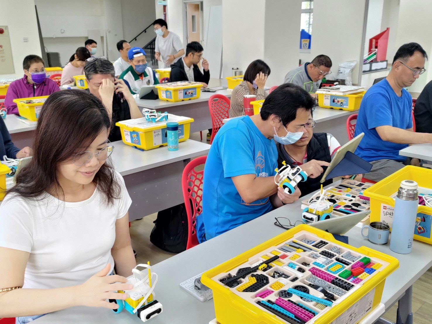 不只學生學機器人 臺南辦機器人教師研習 把科技帶進課堂